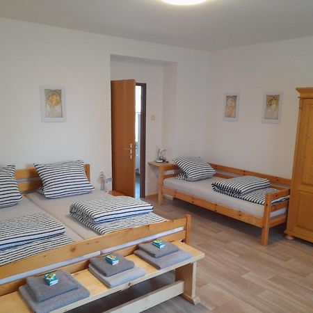 Hrncirna Appartement Kněževes Buitenkant foto