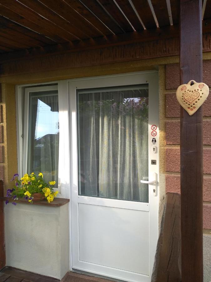 Hrncirna Appartement Kněževes Buitenkant foto