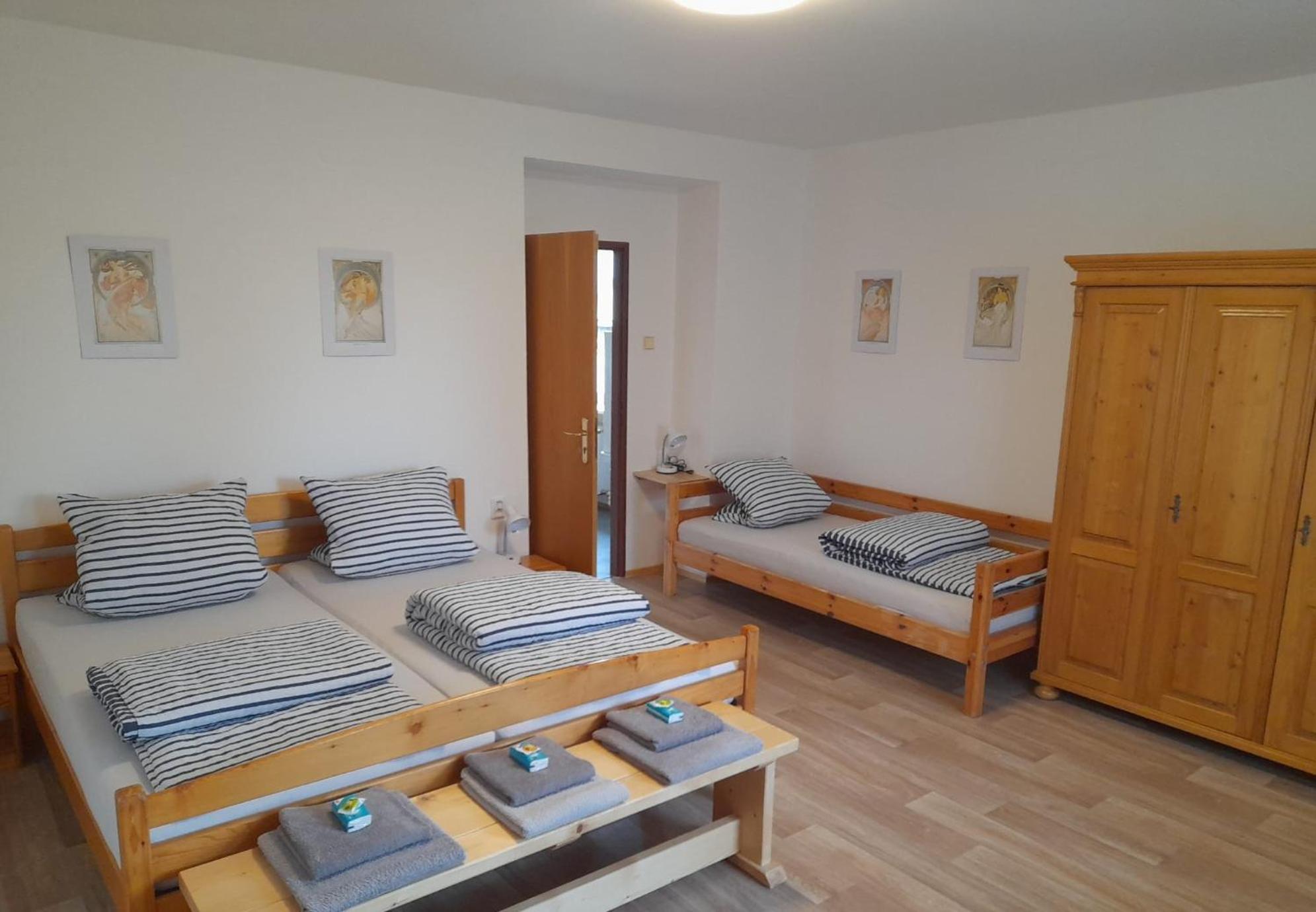 Hrncirna Appartement Kněževes Buitenkant foto
