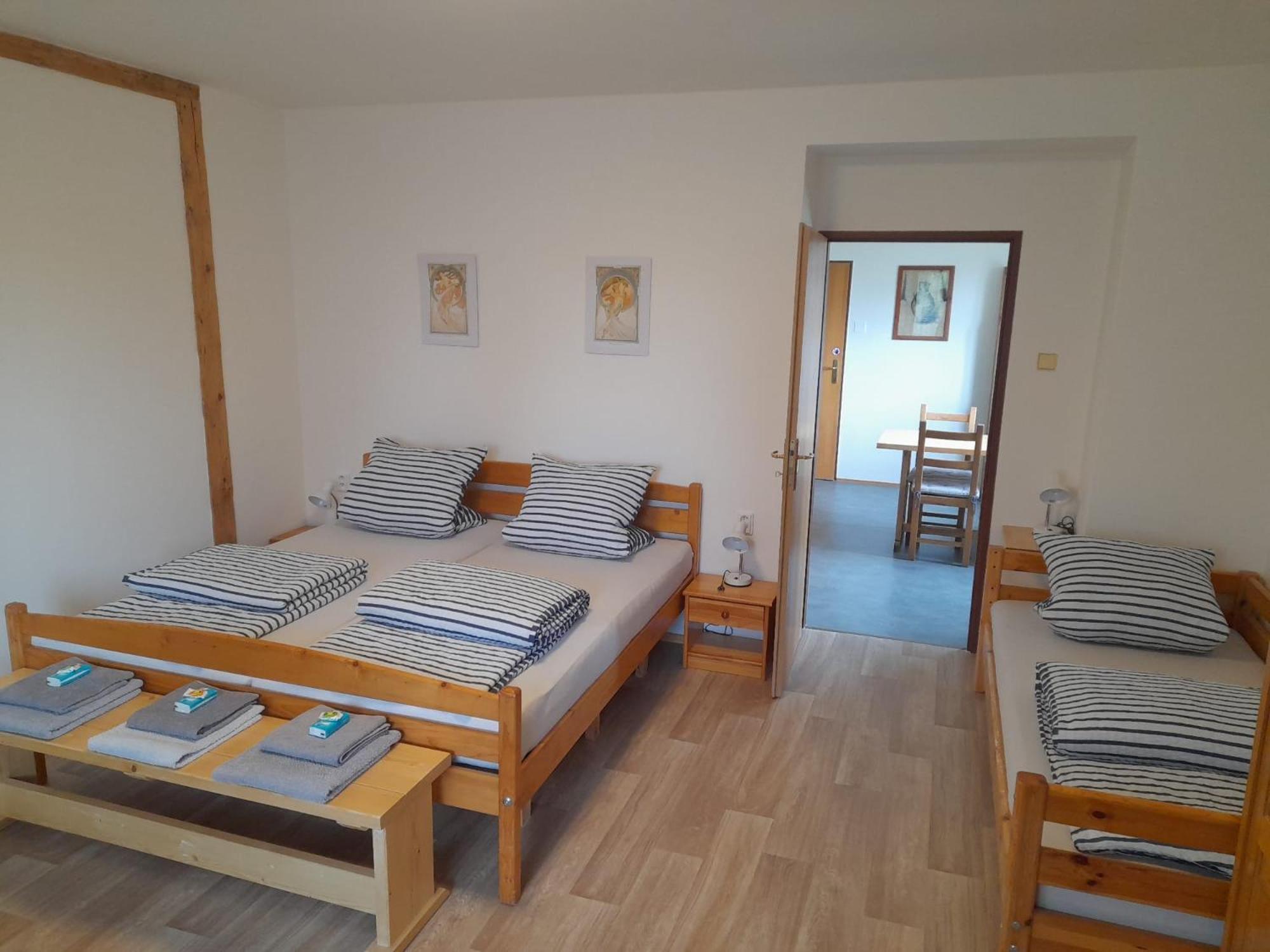 Hrncirna Appartement Kněževes Buitenkant foto